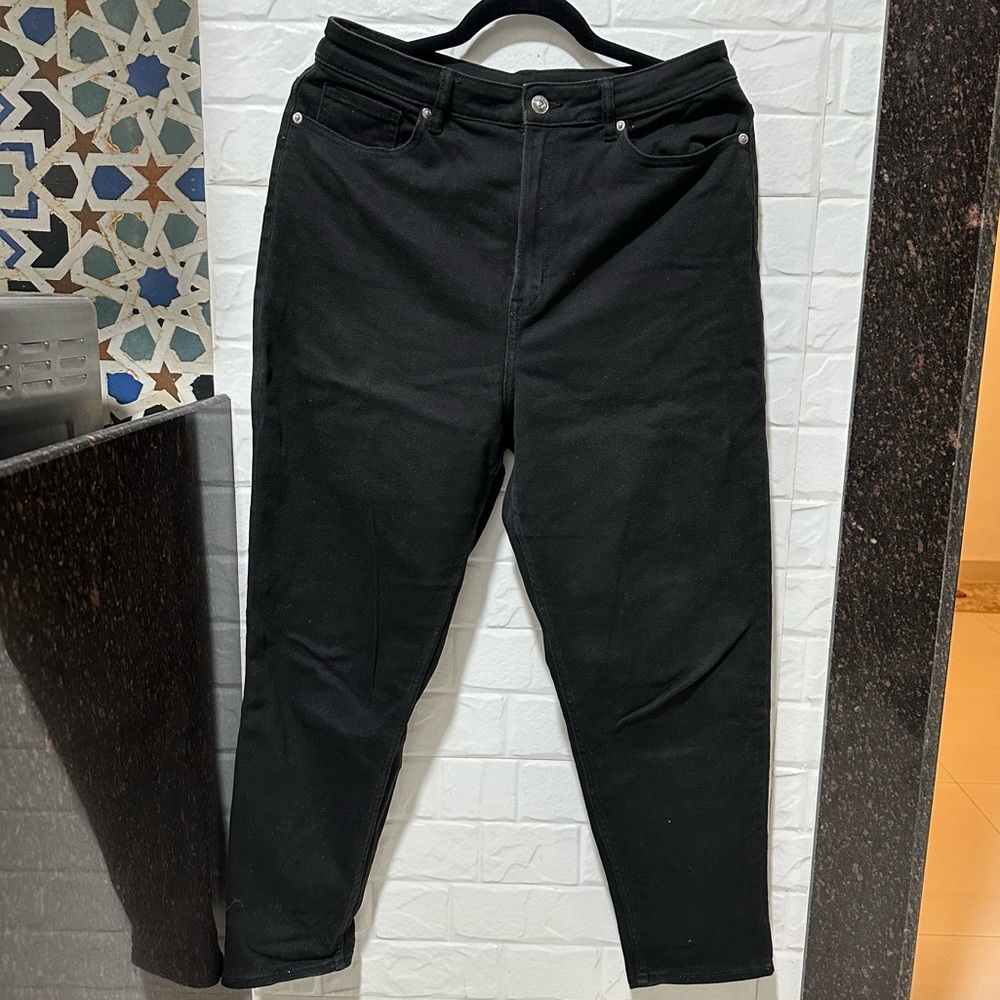 H&M Black mom jeans 👖 - Picture 1 of 3